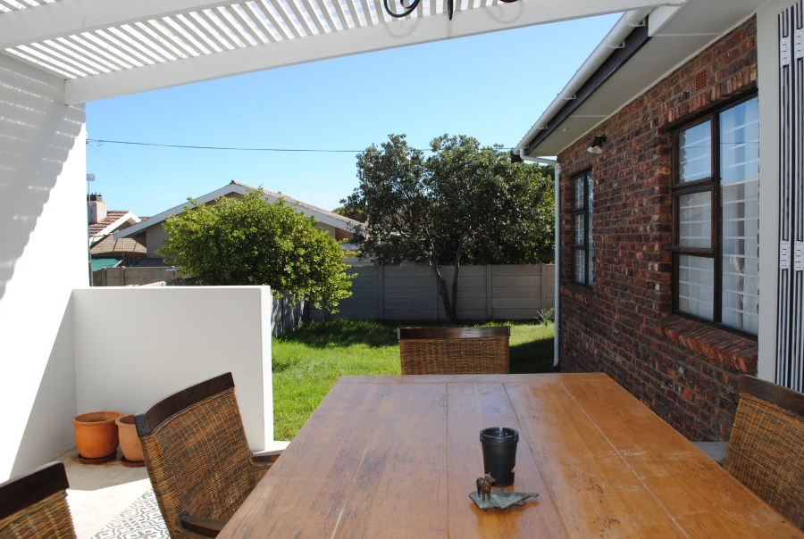 3 Bedroom Property for Sale in Middedorp Western Cape